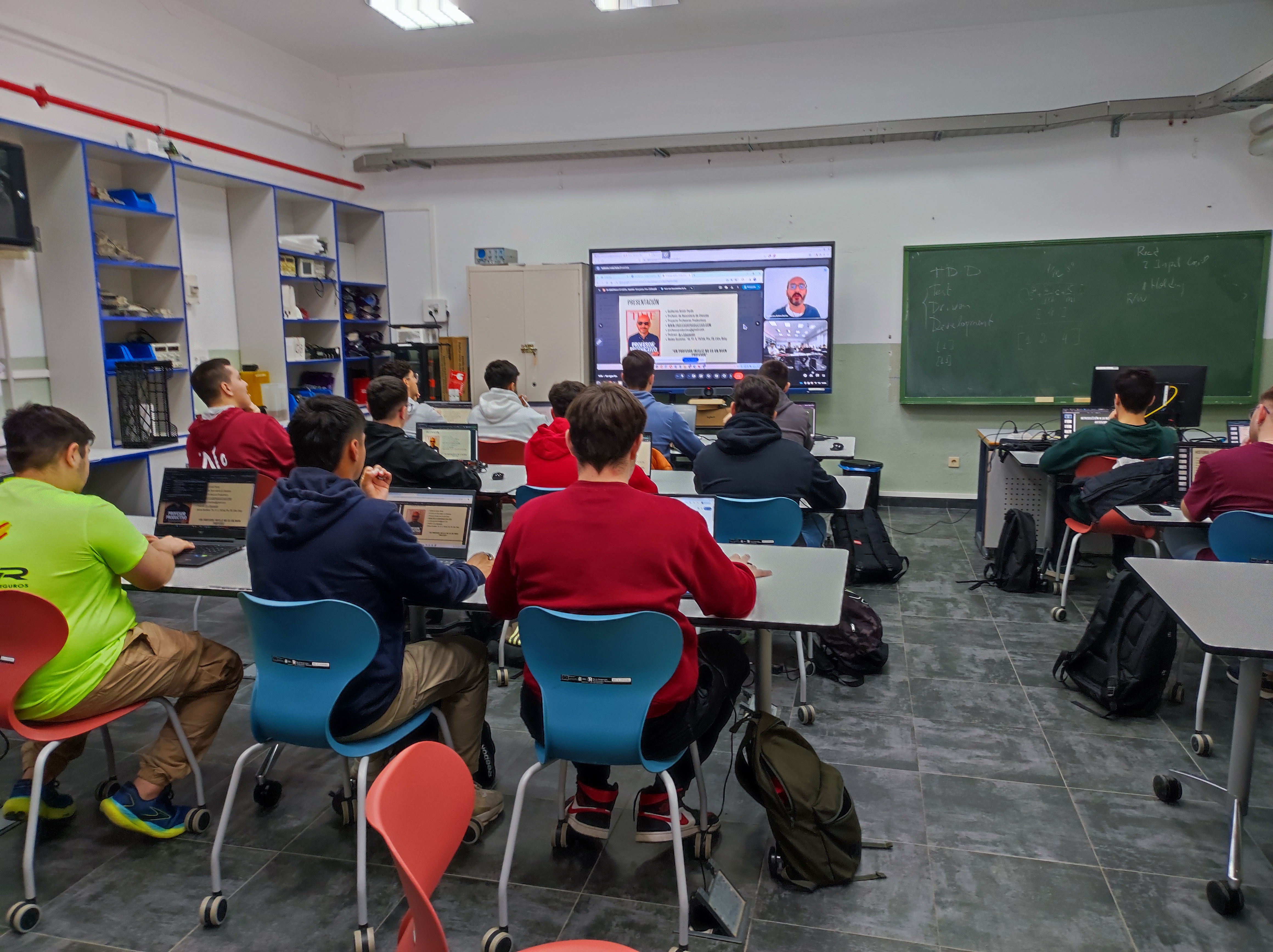 Alumnos de FP de Grado Superior en curso de formación
